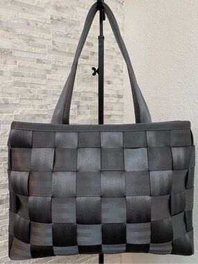 Harveys Seatbelt Bag